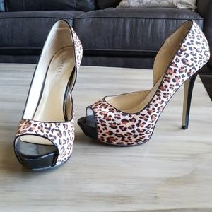 Peep toe pumps